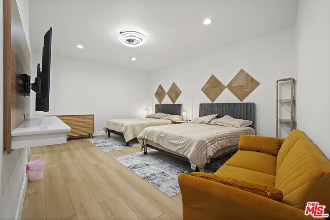 Building Photo - 2258 Gloaming Way