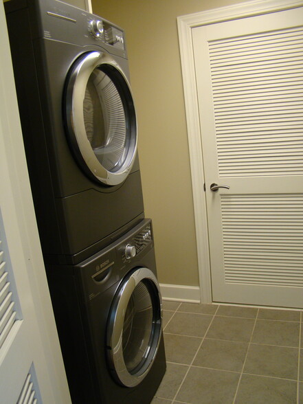 Washer/dryer in unit - 3202 Environ Way