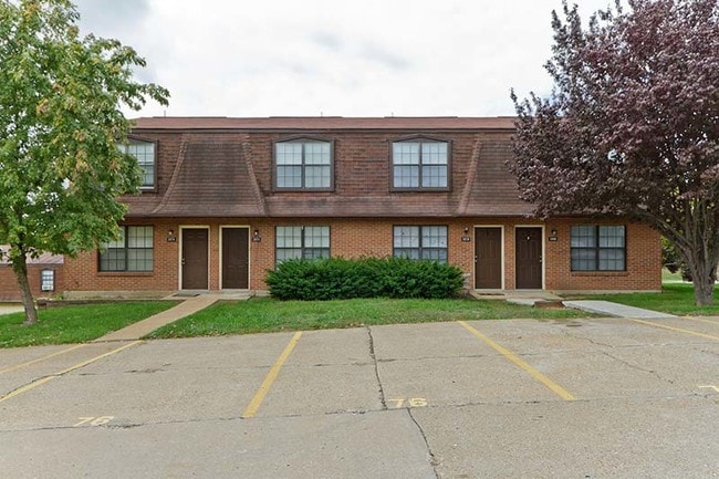 Building Photo - 2039 Essex Dr