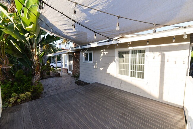Building Photo - 810 Buena Vista