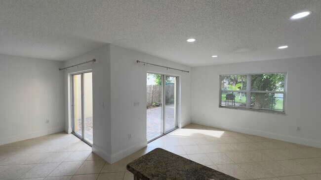 Building Photo - 4068 Eastridge Dr
