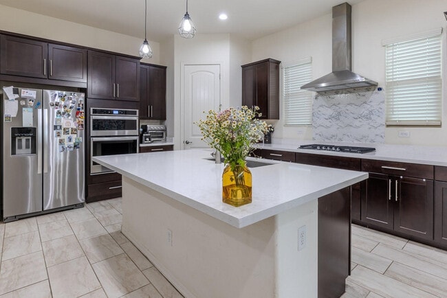 Building Photo - 1064 S Sunset Dr