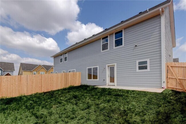 Building Photo - 17617 Hampton Park Dr