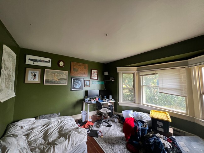 Building Photo - Studio apartment near WWU!