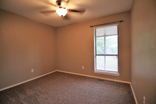 Building Photo - 1315 W Gemini Rd