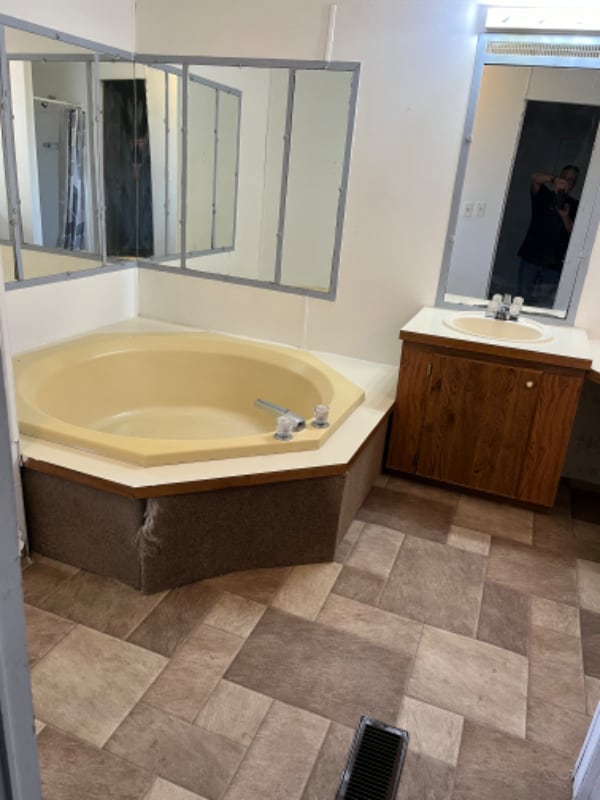 Building Photo - 9590 SW McAdoo Rd