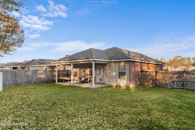 Building Photo - 128 Bottle Brush Ln