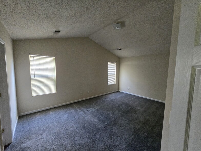 Building Photo - 154 Amelia Garden Way