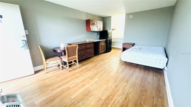 Building Photo - 7900 S Orange Blossom Trail