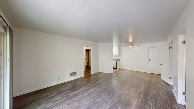 Building Photo - 1821 Lincoln Ave