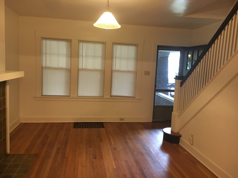 Building Photo - 912 Kennebec St