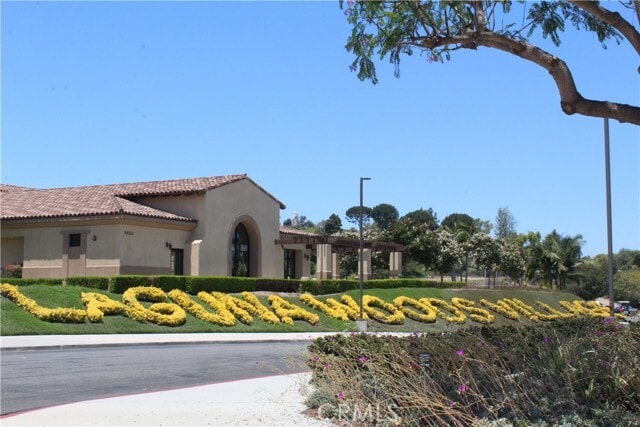 Building Photo - 2022 Via Mariposa E