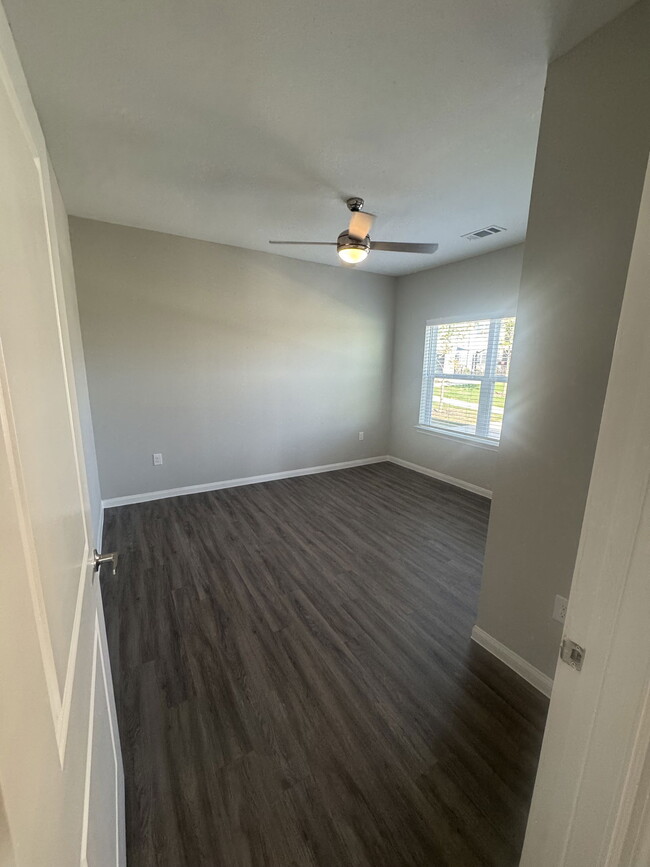 Building Photo - 4505 Vintage Blvd