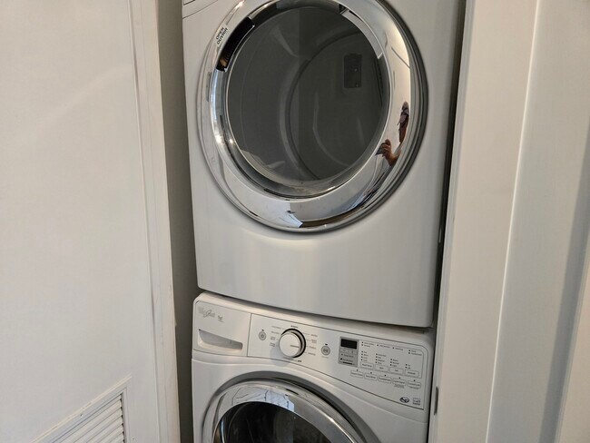 Building Photo - 2744 N Lincoln Ave