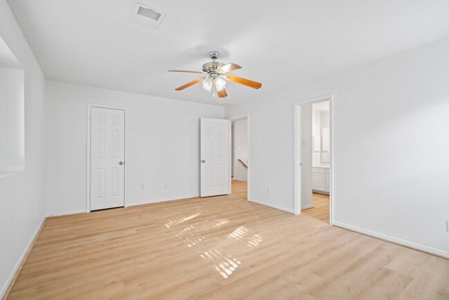 Building Photo - 15327 Hickory Dale St