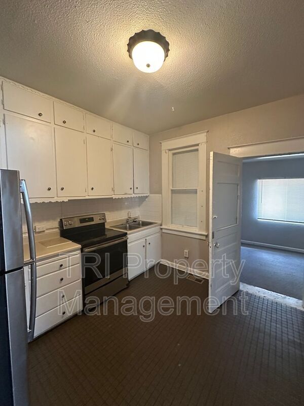 Building Photo - 414 13th Ave