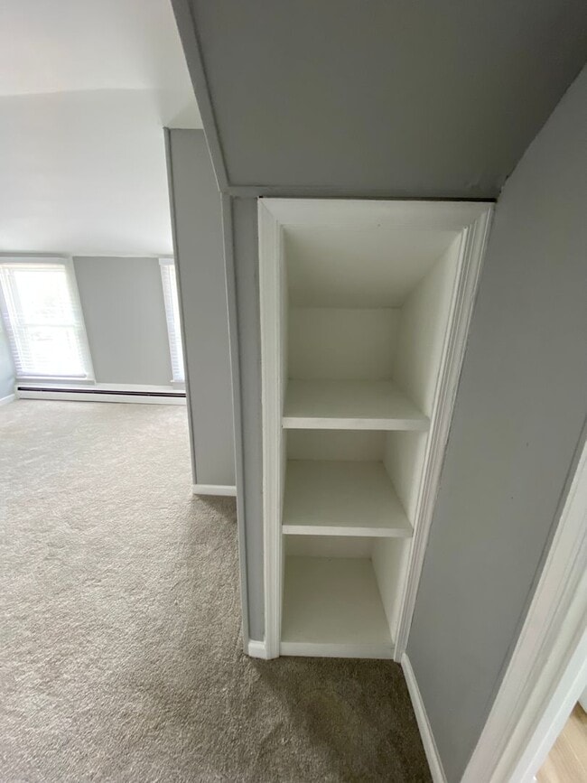 Building Photo - Cozy Renovated 2-Bedroom Home in Emmaus – ...