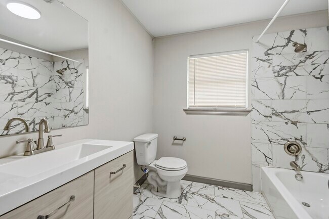 Building Photo - 5413 Vae Dr