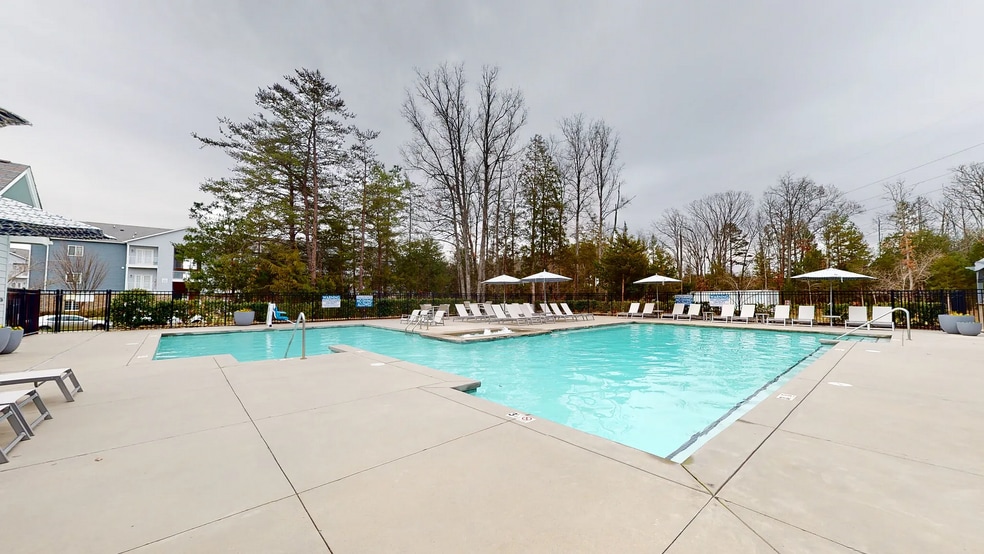 Building Photo - 9015 Kings Grant Dr