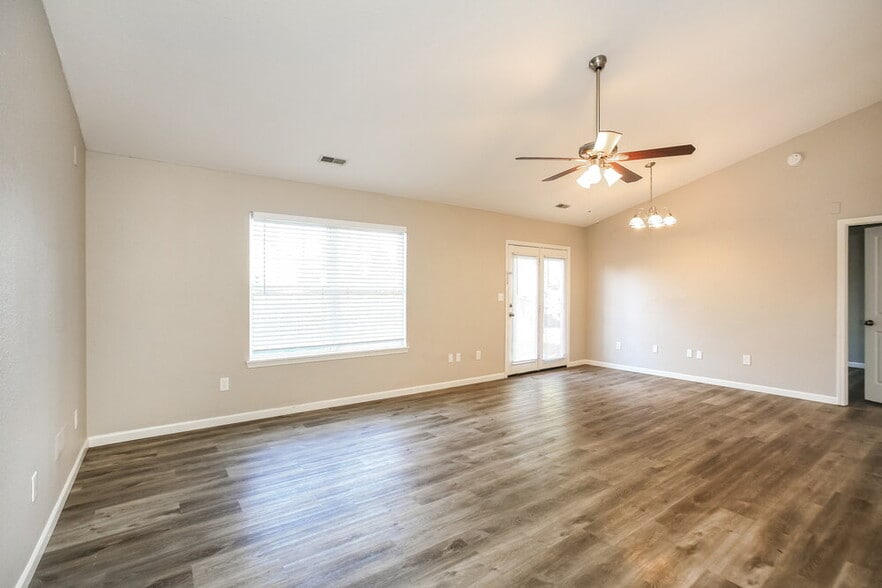 Building Photo - 6566 Crossbridge Dr