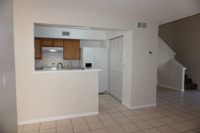Building Photo - 2 Bedroom, 2 full bath Townhouse Near NAS Jax