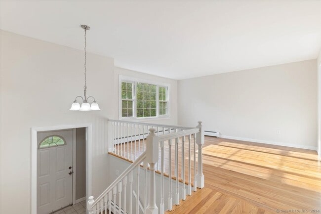 Building Photo - 3 Alscot Dr