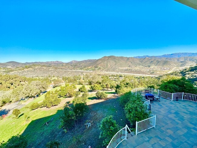 Building Photo - Beautiful, Shorter-Term, Fully Furnished Upstairs Guest Home, on Secluded Hilltop Property with M...