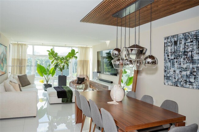 Building Photo - 3375 N Country Club Dr