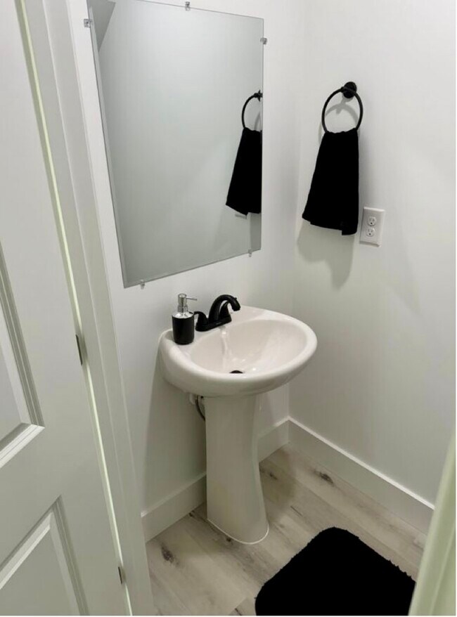 Building Photo - 126 Parris Bridge Rd