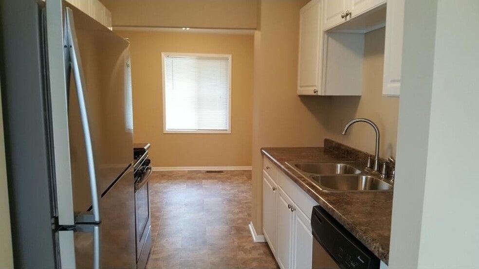 Building Photo - 247 W Eagle Lake Dr