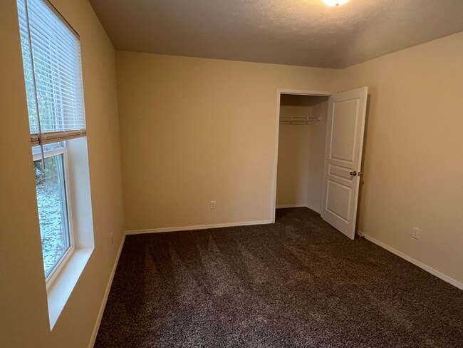 Building Photo - 1020 E Lynn St