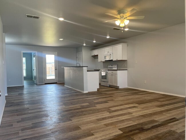 Building Photo - 8427 10th Pl