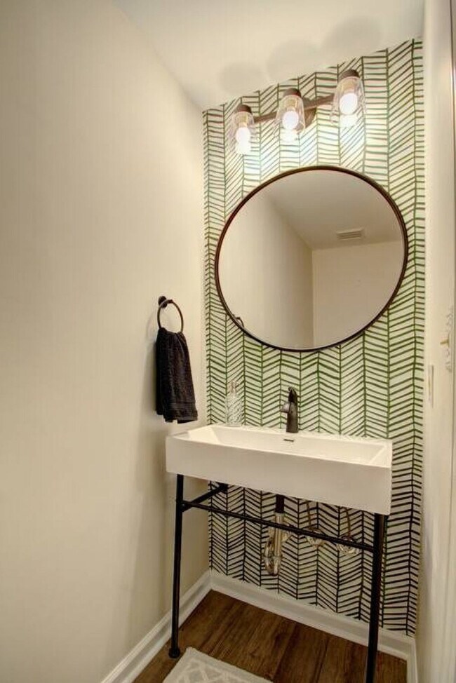 Building Photo - 16920 Landover Rd