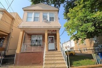 Building Photo - 484 Delavan Ave