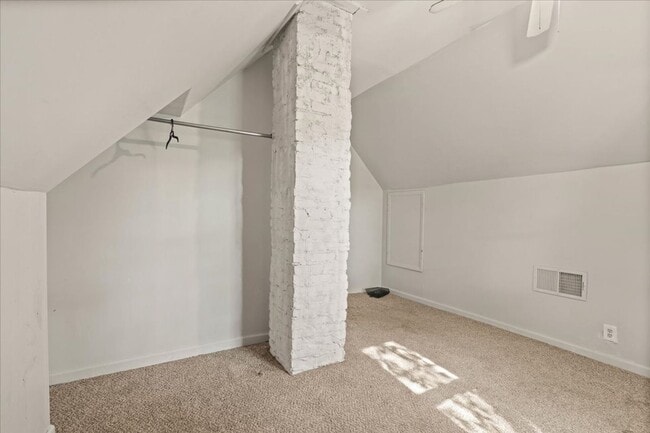 Building Photo - 3115 Chelsea Ave
