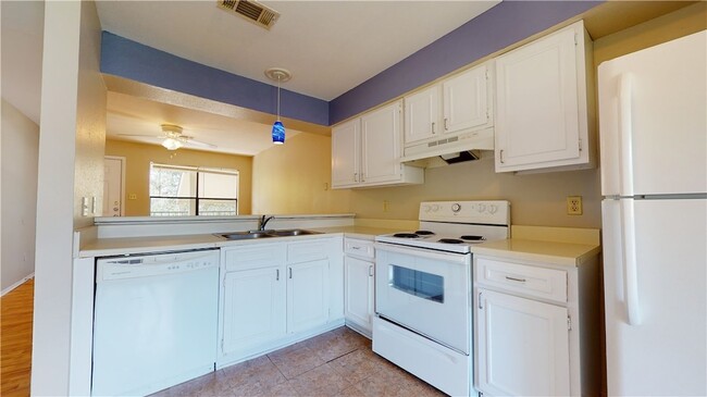 Building Photo - 307 Manuel Dr