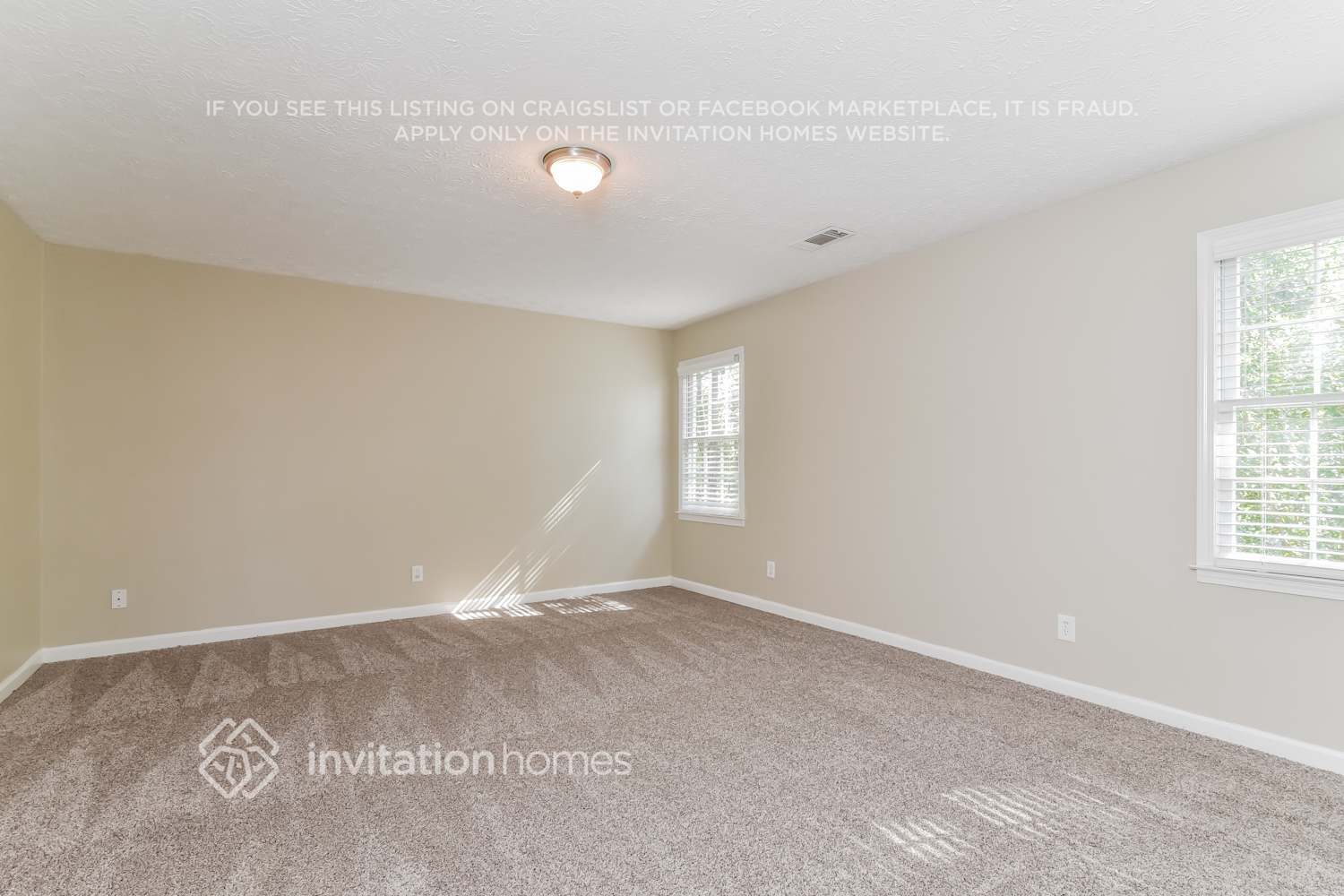Building Photo - 1055 Burning Bush Dr