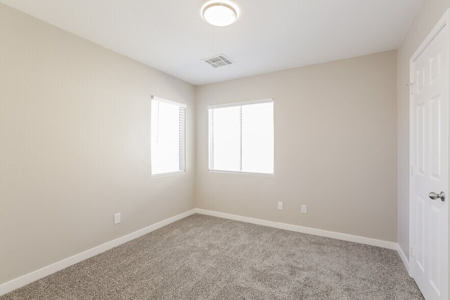 Building Photo - 5162 Dillingham Dr