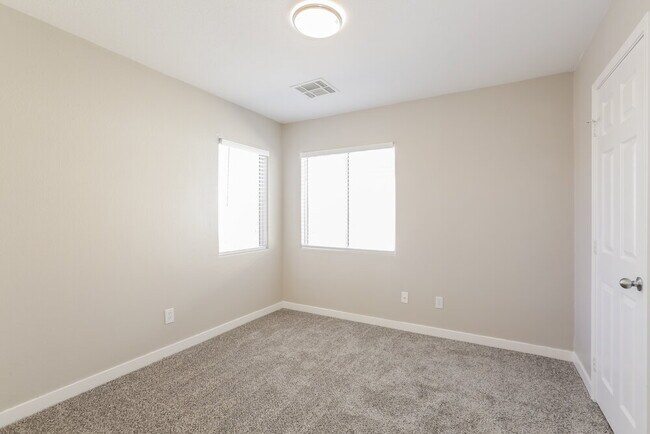 Building Photo - 5162 Dillingham Dr