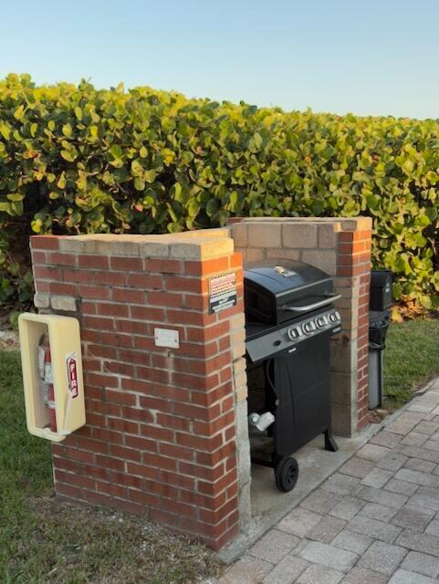 Building Photo - 10044 S Ocean Dr