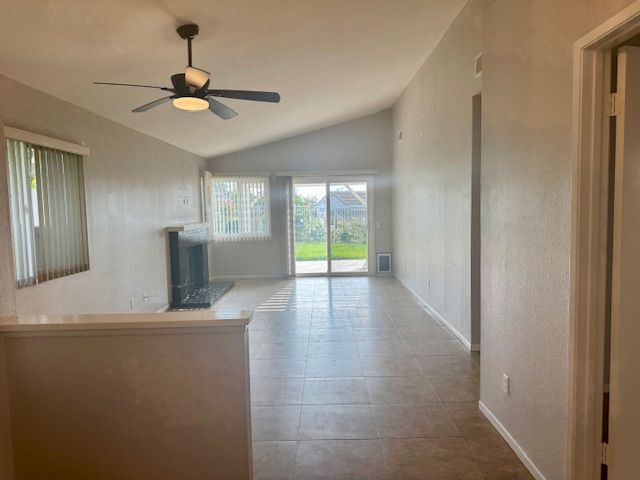 Building Photo - 6991 Sandcastle Dr