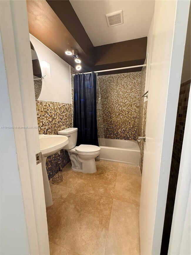 Building Photo - 15315 Loch Isle Dr W