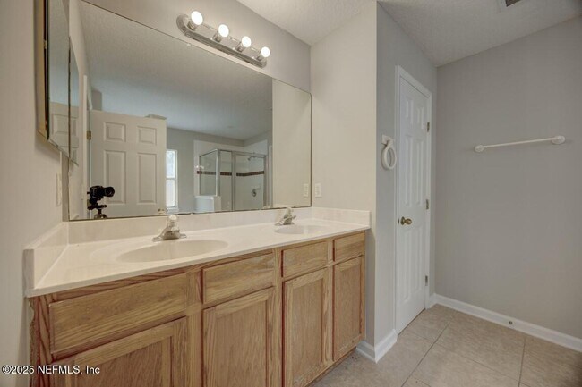 Building Photo - 14014 Summer Breeze Dr