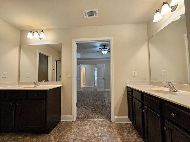 Building Photo - 2792 Misty Ivy Dr