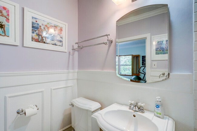 Building Photo - 411 26th St