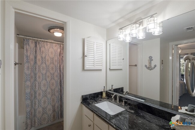 Building Photo - 1135 Parkview Dr