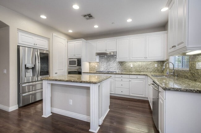 Building Photo - Charming Lake Rancho Viejo Home – Beautiful, Peaceful & Conveniently Located!