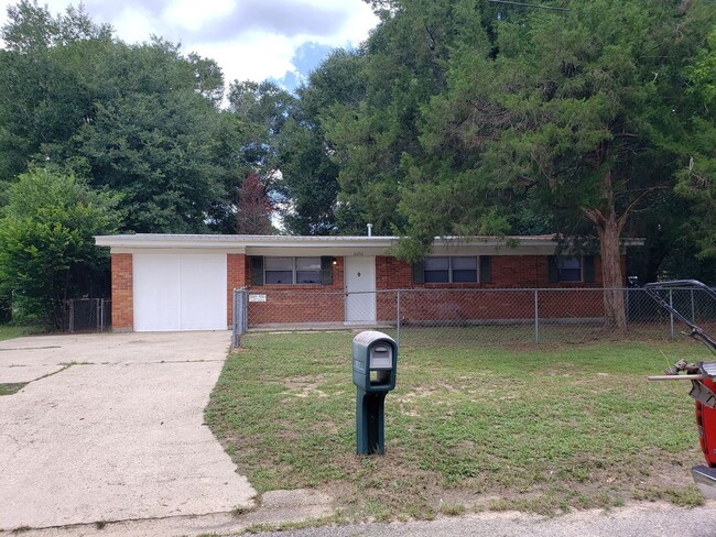 Primary Photo - Cozy Home in North Milton