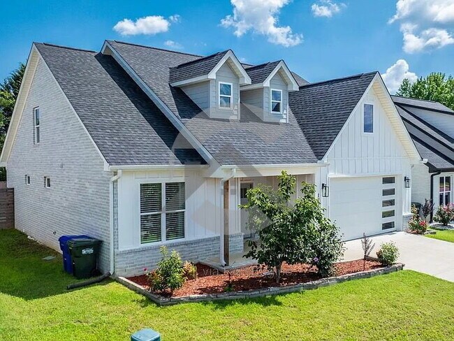 Building Photo - 1725 Rohan Cir