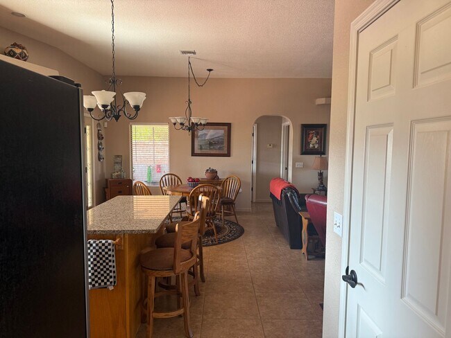 Building Photo - 3 to 6 Month Rental with Golf course views